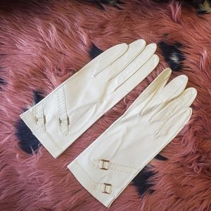 True vintage cream leather driving gloves buckles